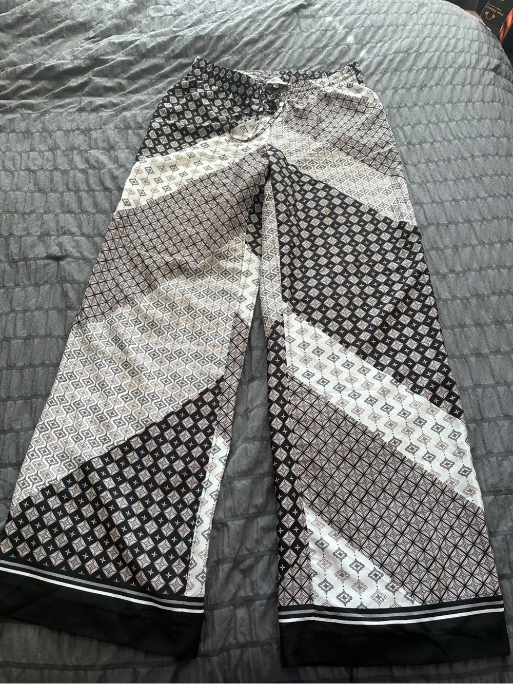 Calvin Klein Black & White Wide-Leg Printed Pants